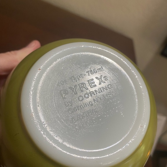 Vintage, Pyrex Nesting Bowl, Spring Blossom Green often Known as the Crazy Daisy - Picture 5 of 7